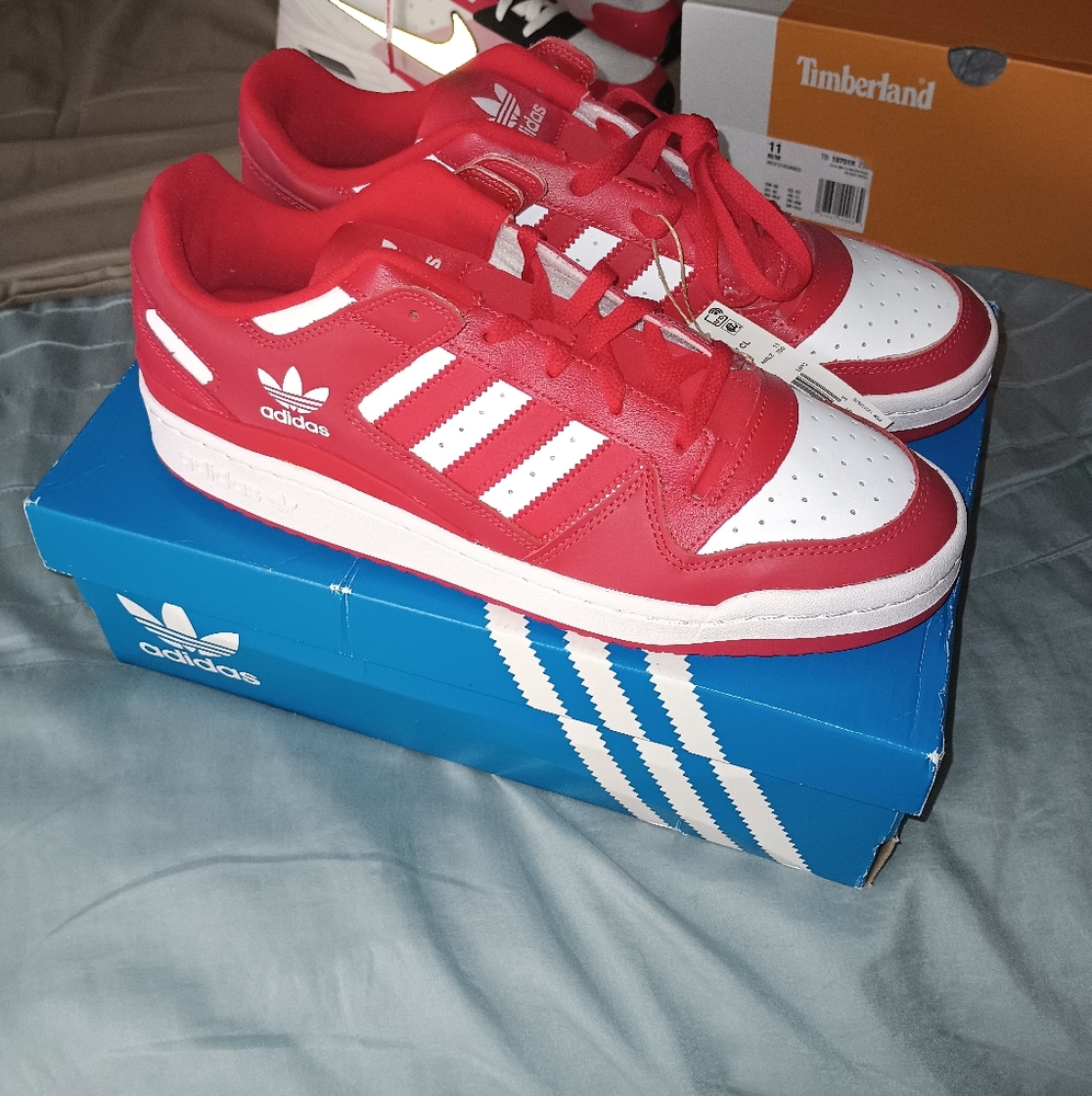Men's Adidas red Lowtop size 11.5 forums New in the Box